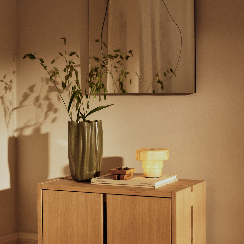 Nium Vase