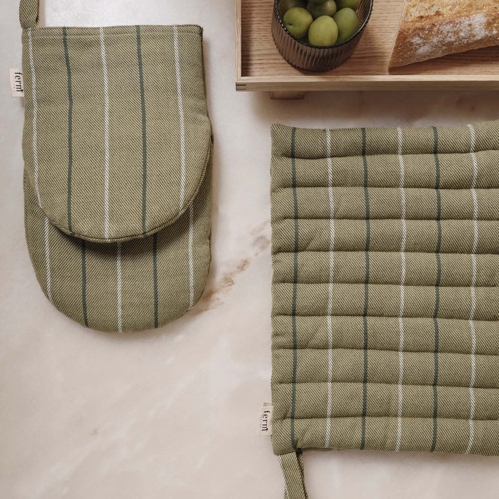 Ito Pot Holder and Oven Mitt Gift Set