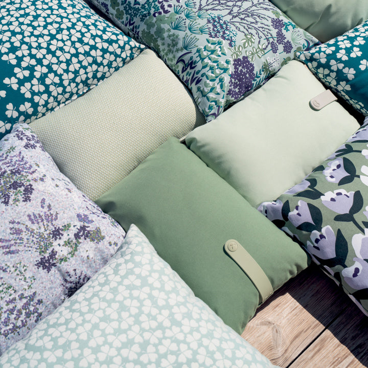 Bouquet Sauvage Pixels Outdoor Pillow