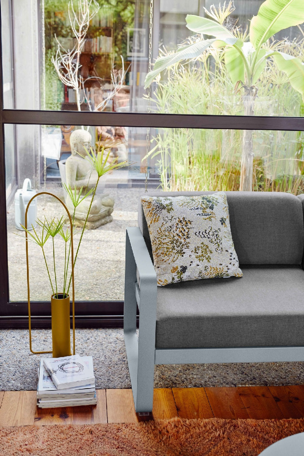 Bouquet Sauvage Pixels Outdoor Pillow