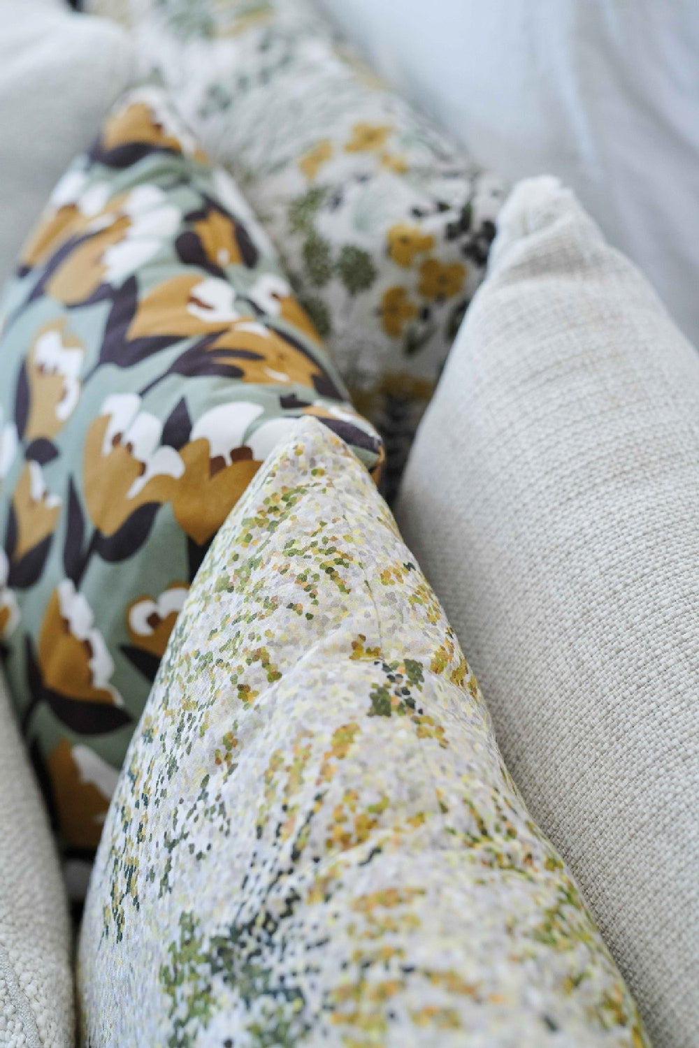 Bouquet Sauvage Pixels Outdoor Pillow