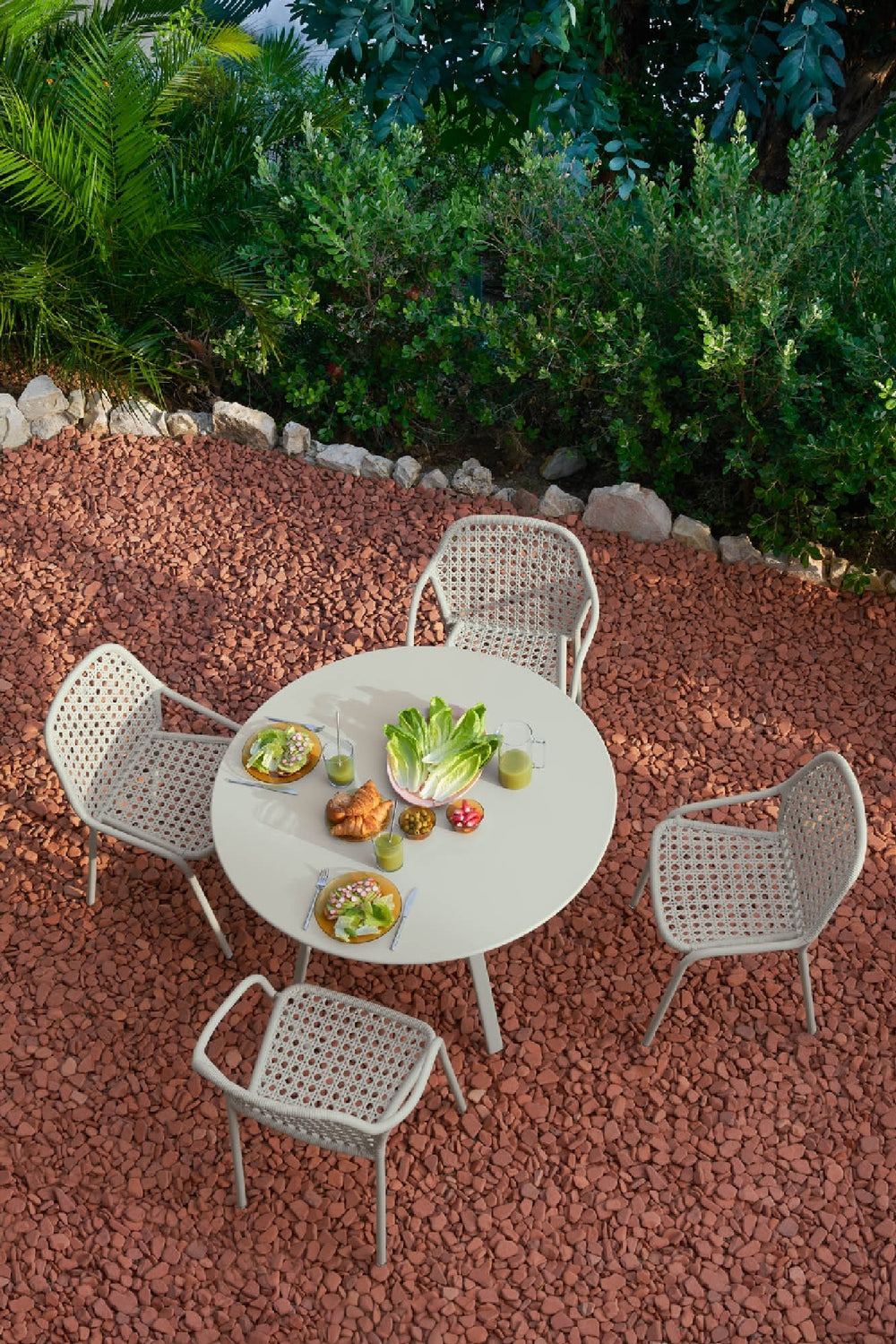 So'O Dining Table