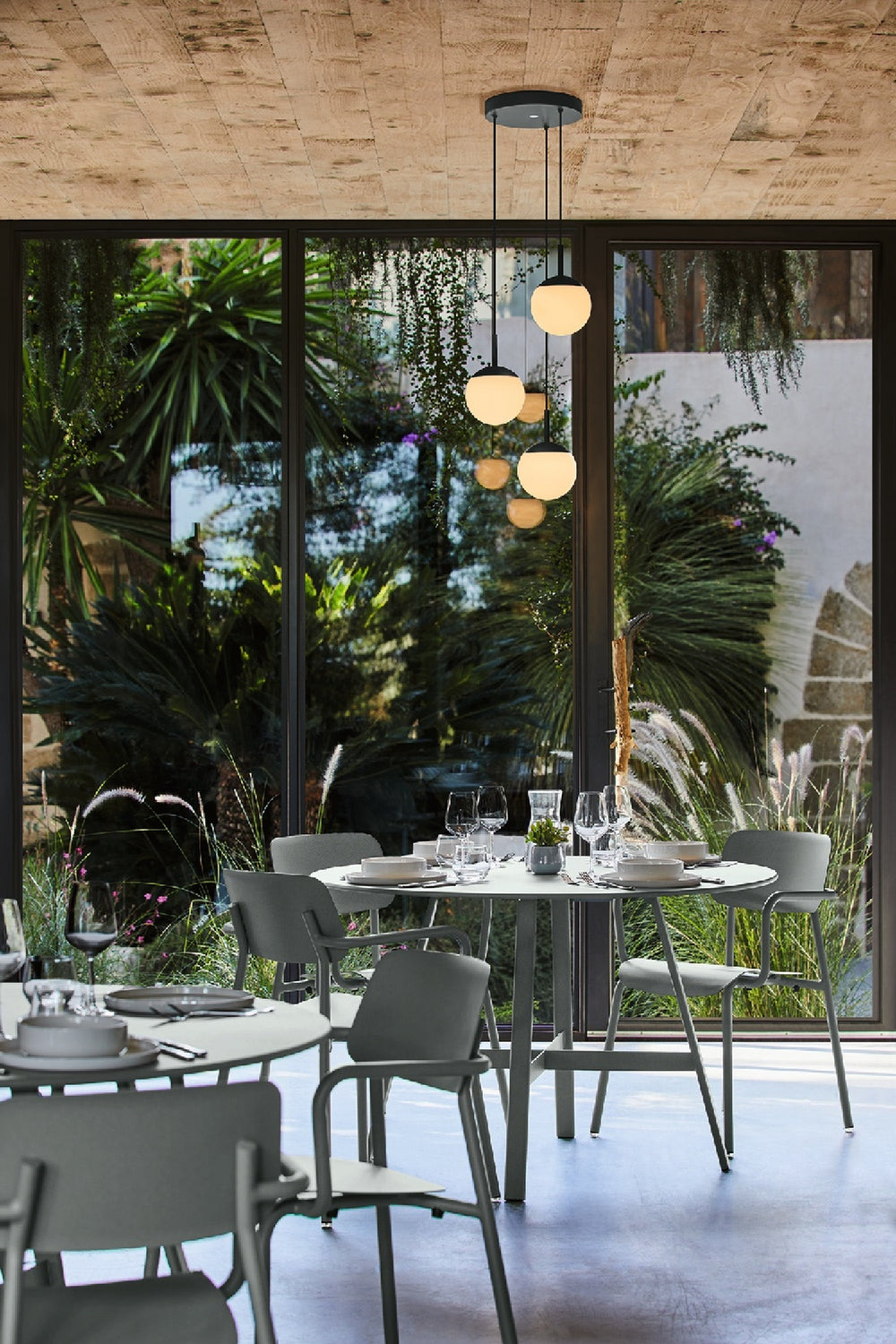 So'O Dining Table
