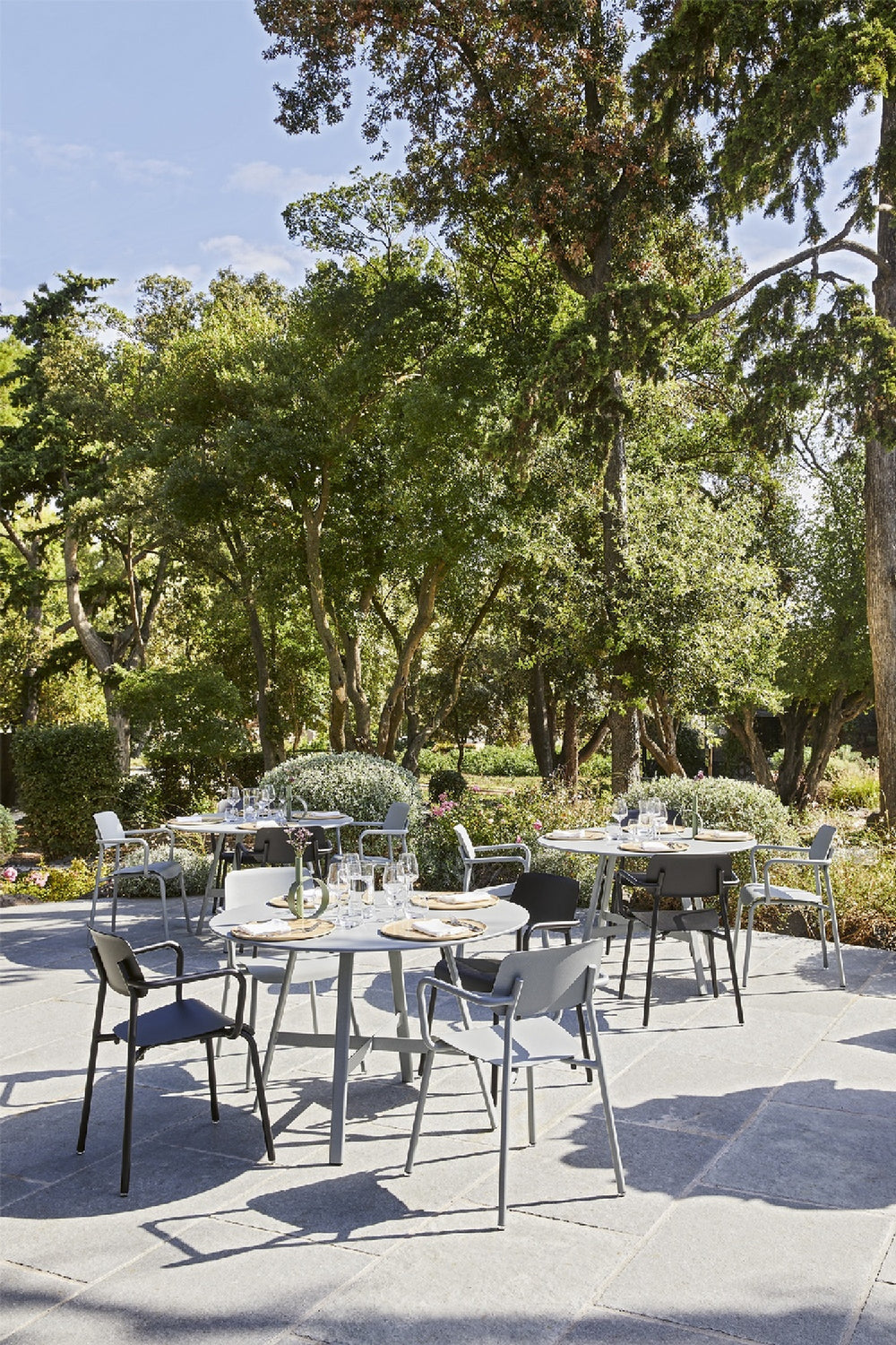 So'O Dining Table