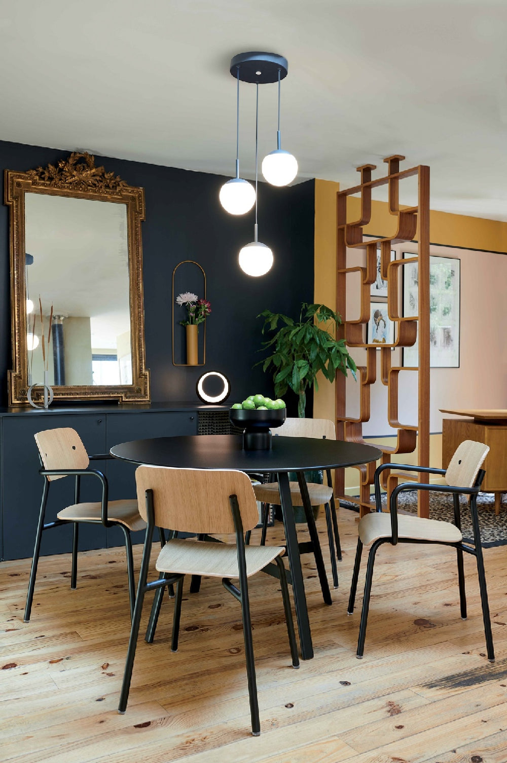 So'O Dining Table