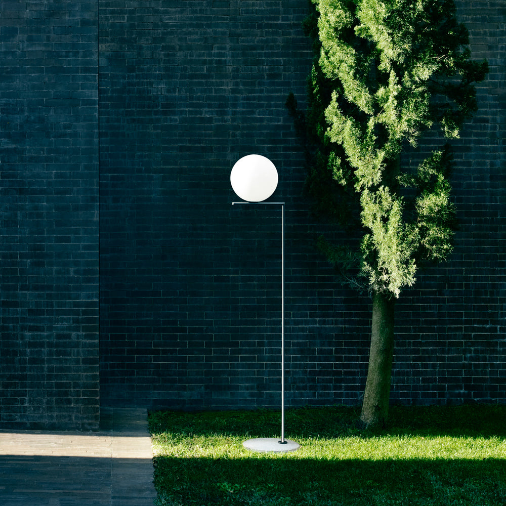 IC Outdoor Floor Lamp