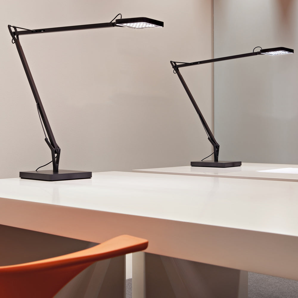 Kelvin Green Mode Table Lamp