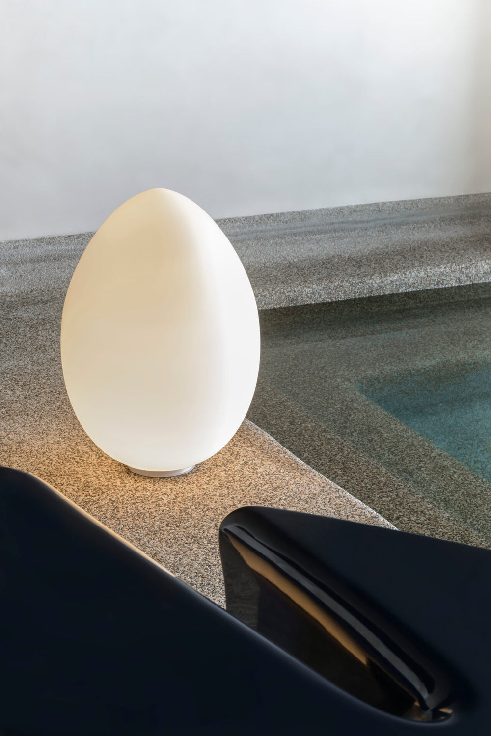 Uovo Table Lamp