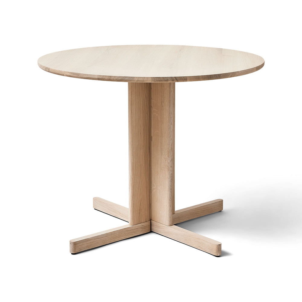 Trefoil Round Dining Table with 4 Legs