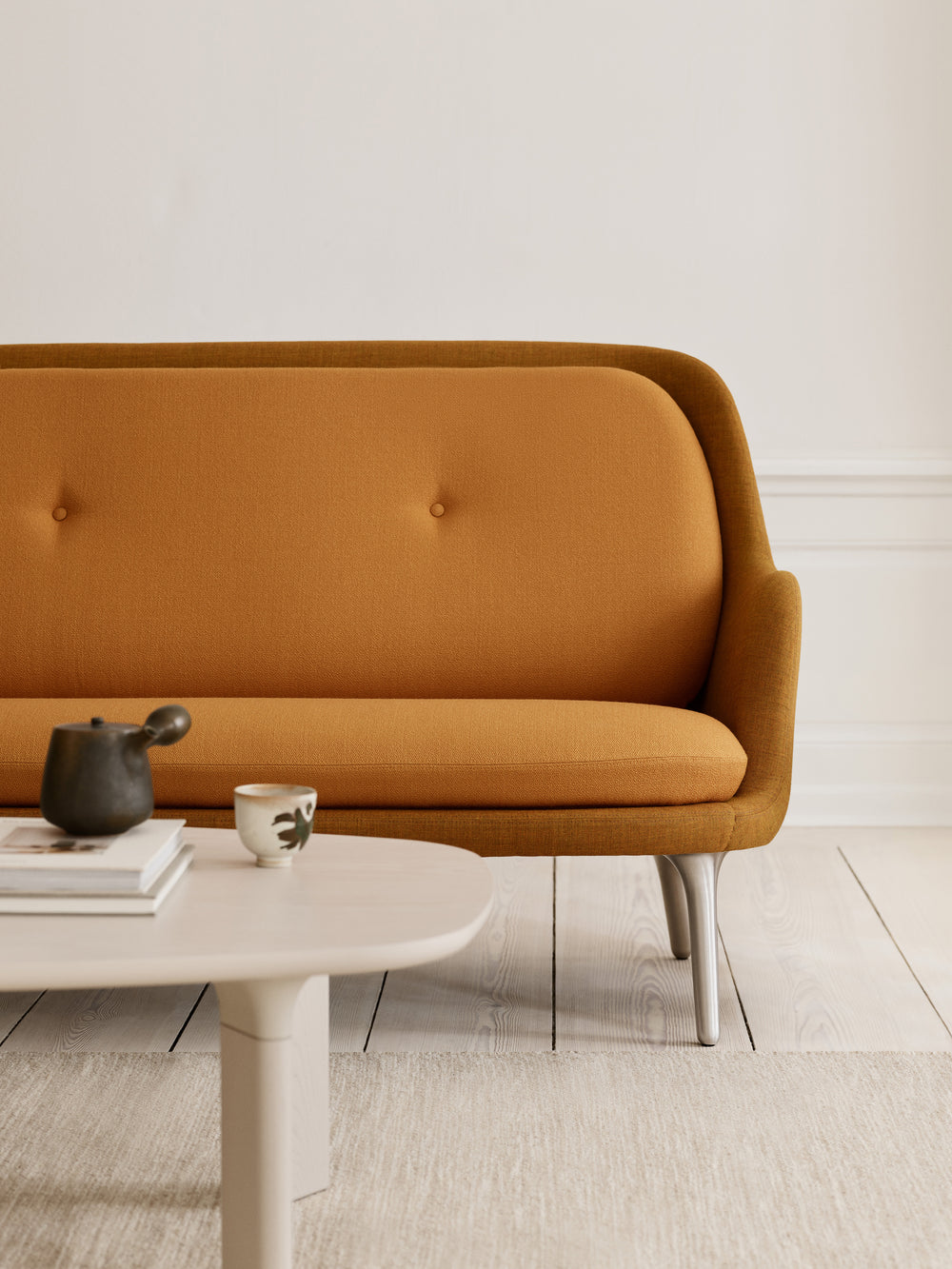 Fri 2-Seater Sofa with Metal Legs