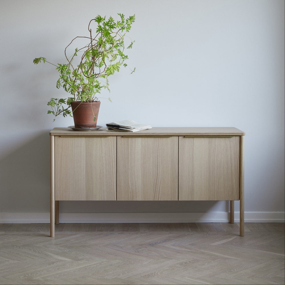 Jut Cabinet