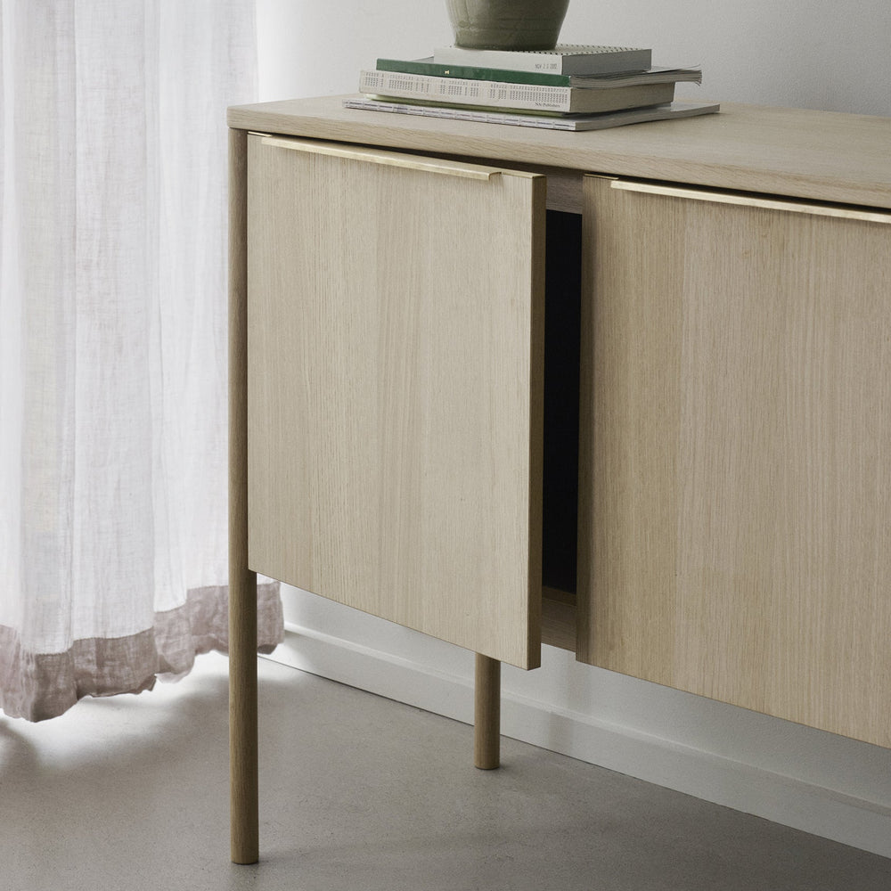 Jut Cabinet