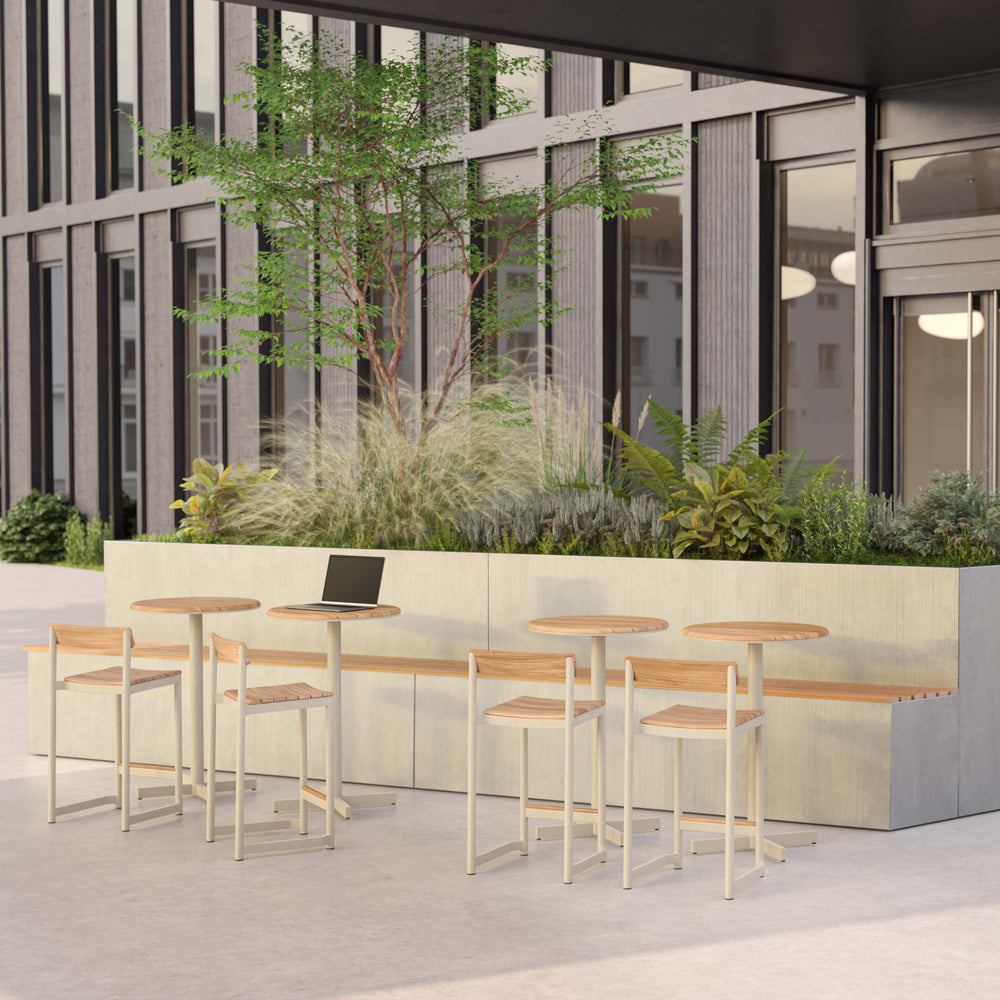 Outside High Table Fritz Hansen Pelagus Outdoor High Table - 2Modern