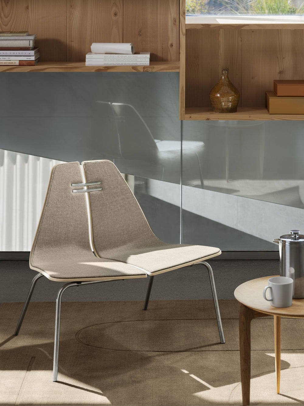 PK23 Front Upholstered Lounge Chair