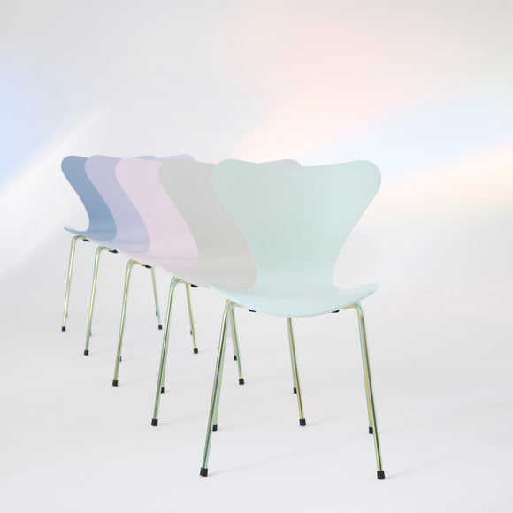 Series 7 Limited Edition 7:14 AM Chair