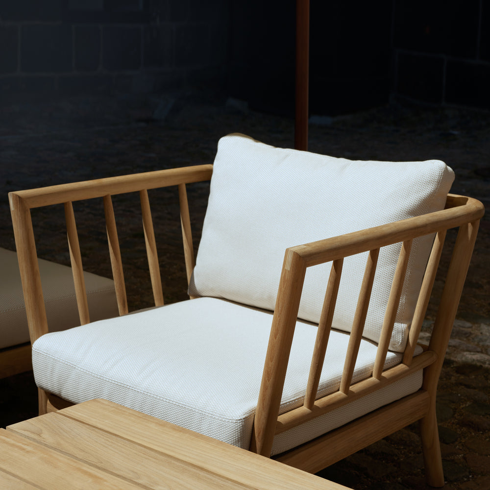 Tradition Outdoor Lounge Chair