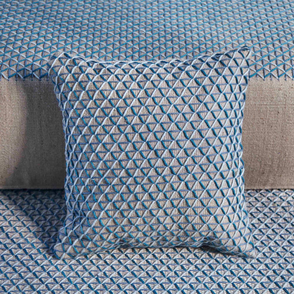 Espacio Raw Pillow