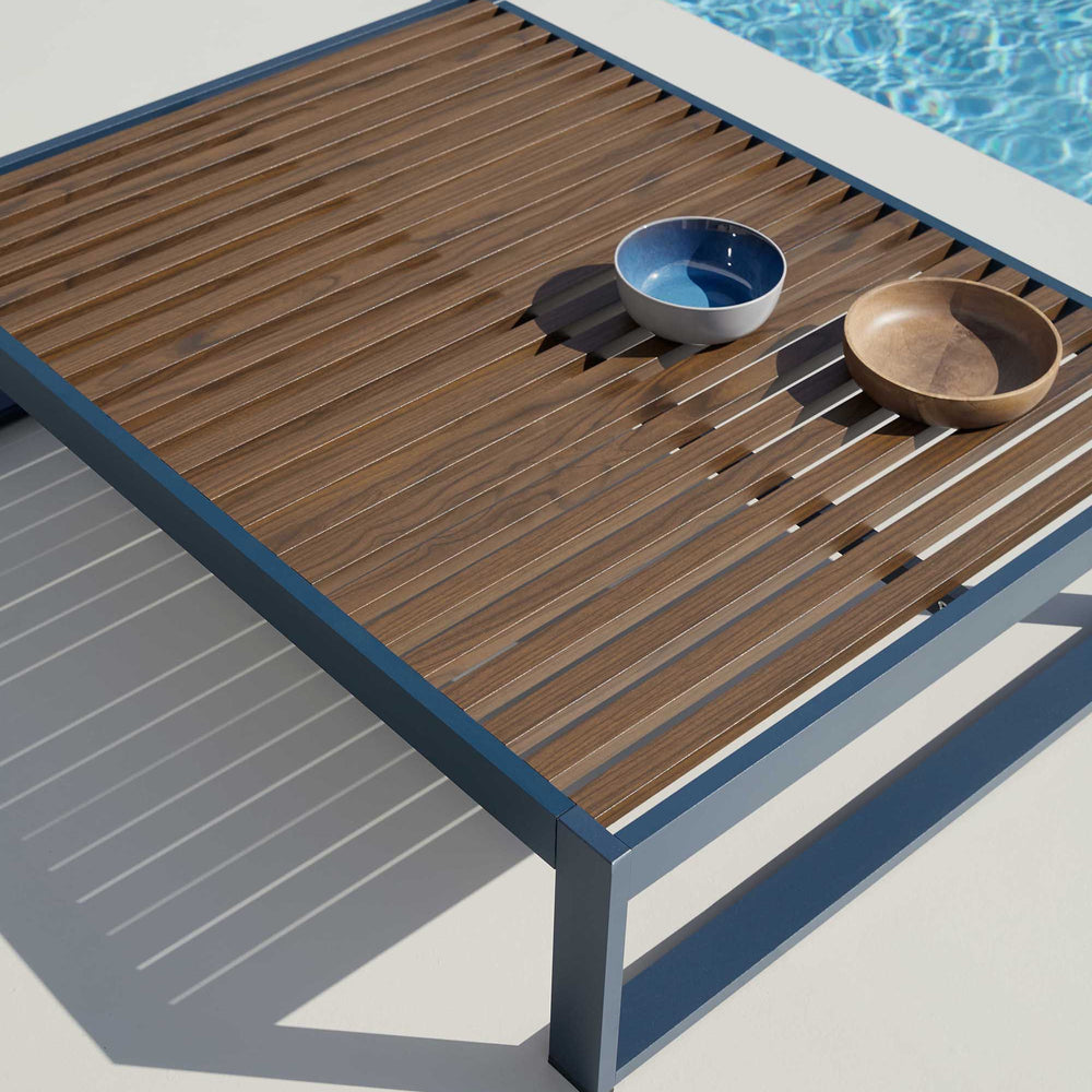 DNA Outdoor Coffee Table