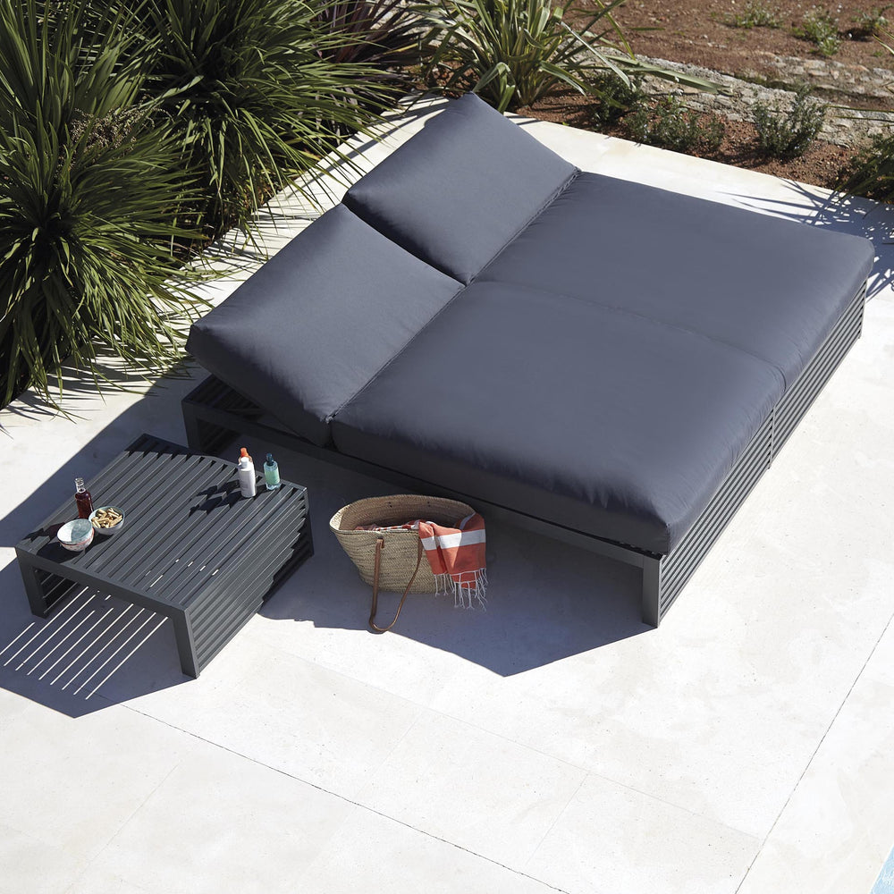 DNA Outdoor Side Table