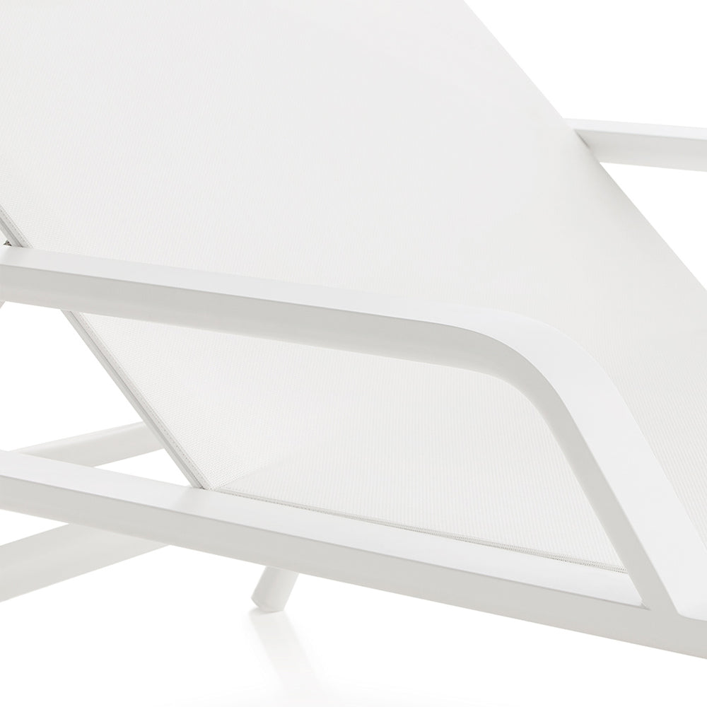 Stack Outdoor Chaiselongue with Arms and Wheels