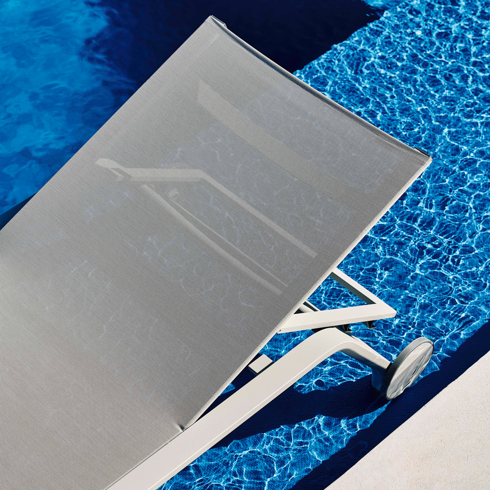 Stack Outdoor Chaiselongue with Wheels