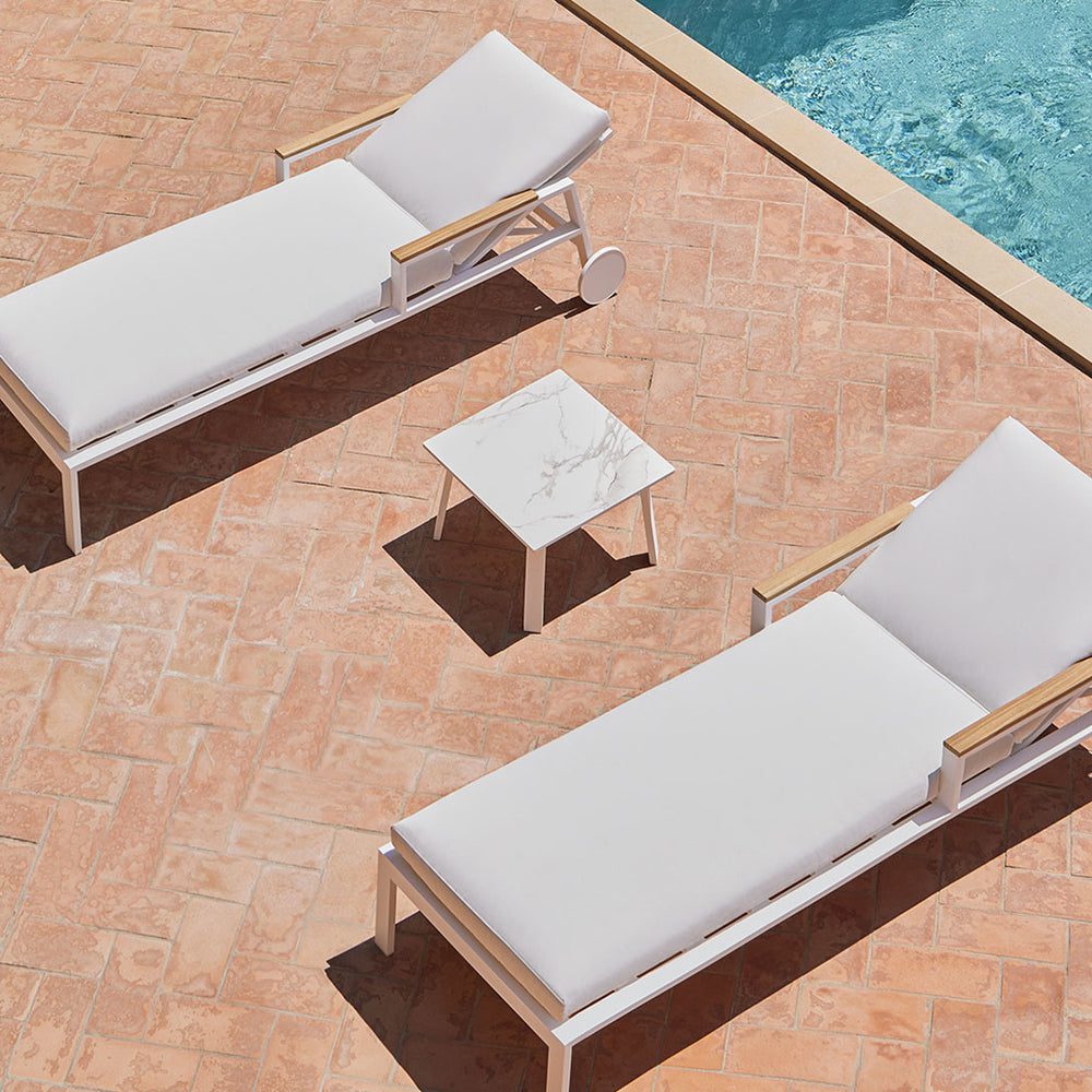 Timeless Outdoor Chaiselongue Table