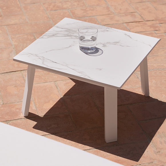 Timeless Outdoor Chaiselongue Table