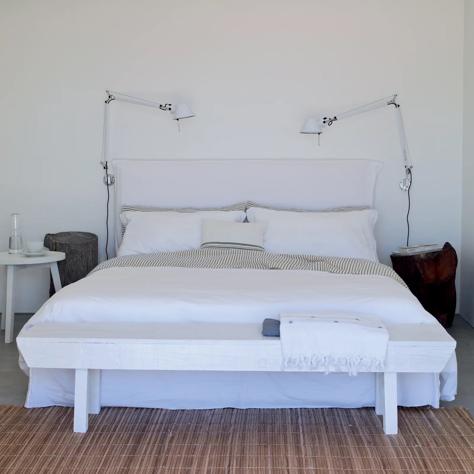 Gervasoni Ghost 80 ホワイト クイーンベッドフレーム Gervasoni Ghost 80 Bed - 2Modern