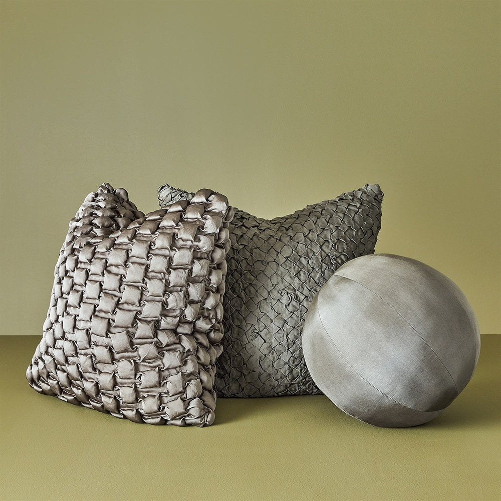 Ronde Throw Pillow