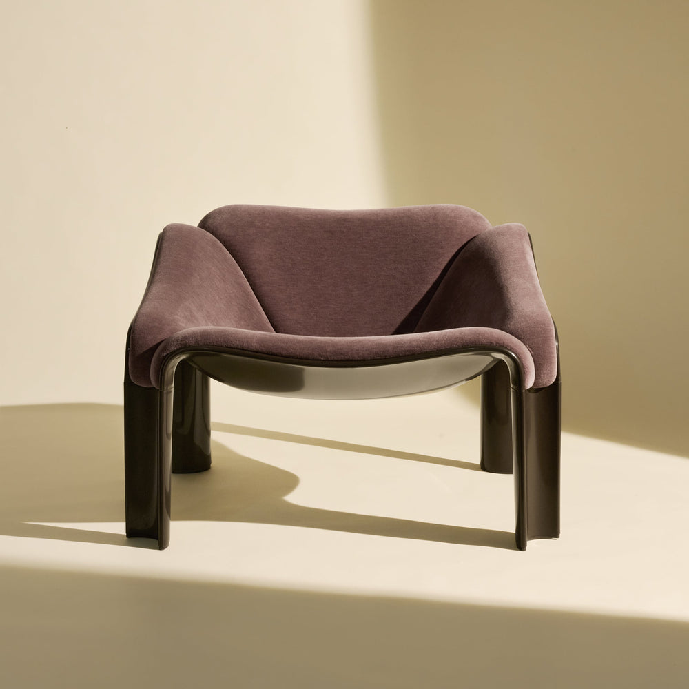 F300 Front Upholstered Lounge Chair