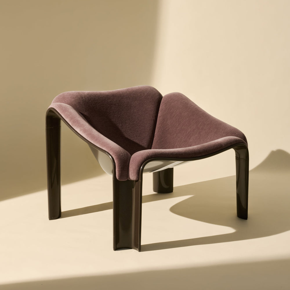 F300 Front Upholstered Lounge Chair