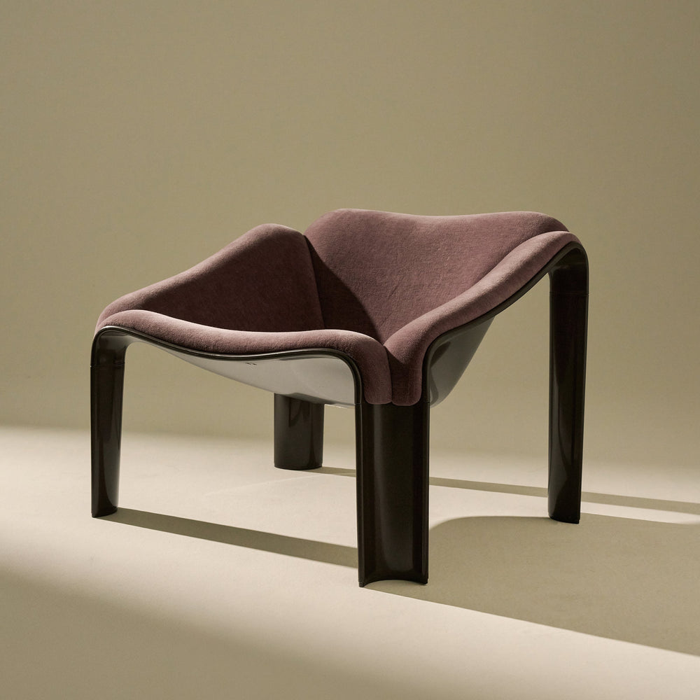F300 Front Upholstered Lounge Chair