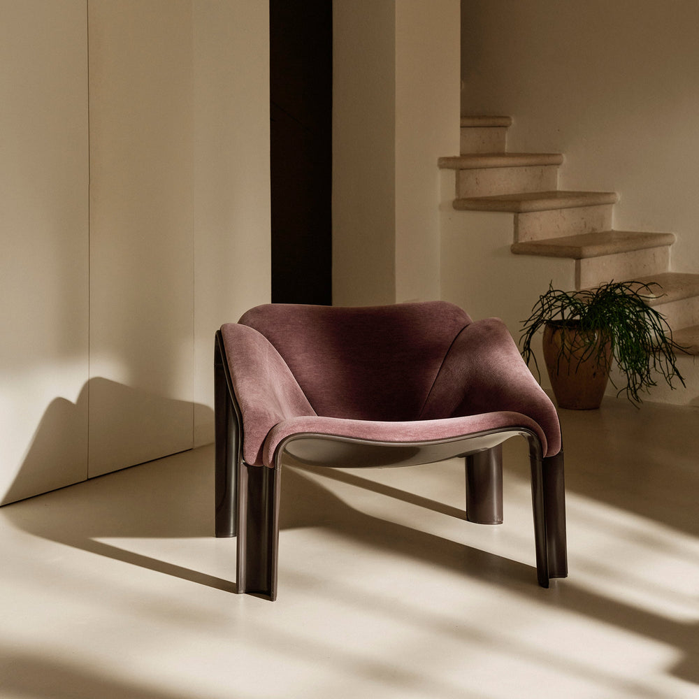 F300 Front Upholstered Lounge Chair