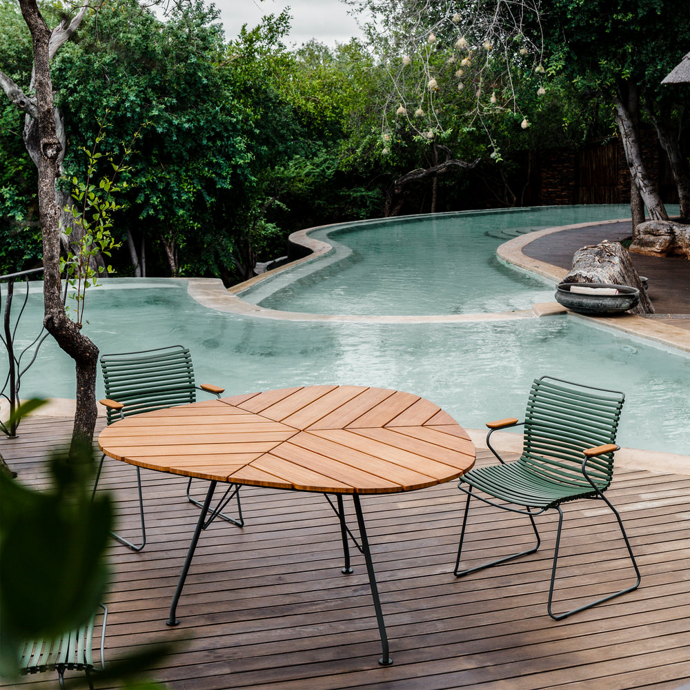 Leaf Outdoor Dining Table
