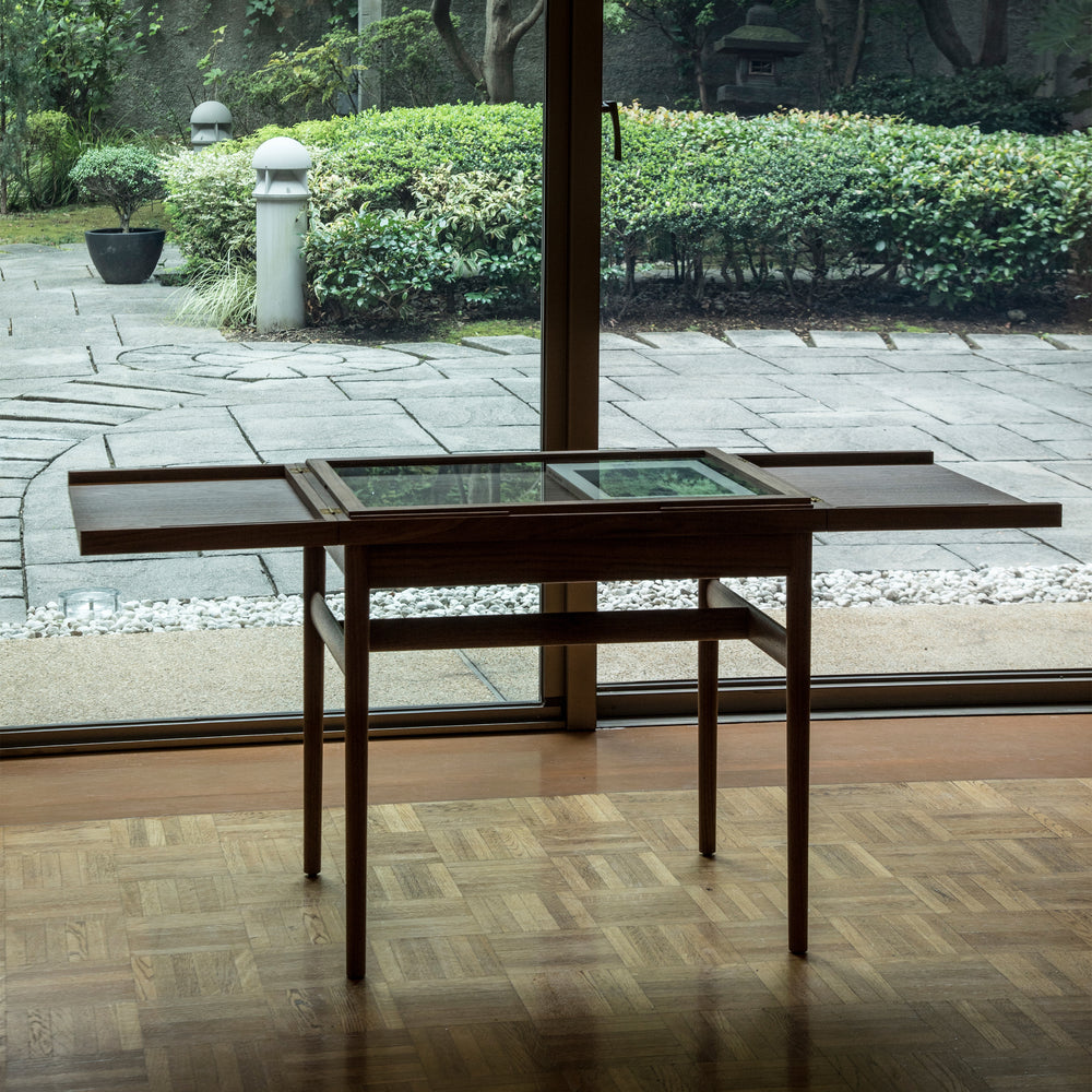 Art Collector’s Table