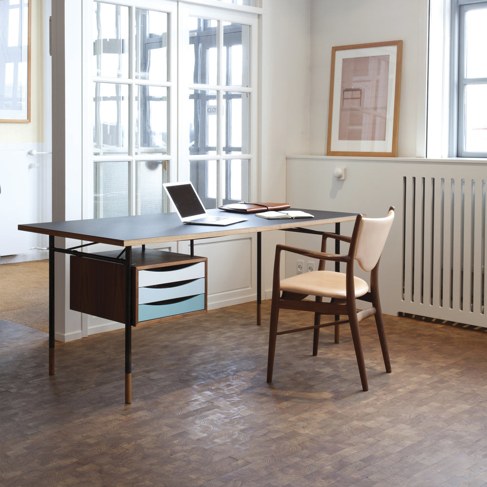 Nyhavn Desk with Tray Unit