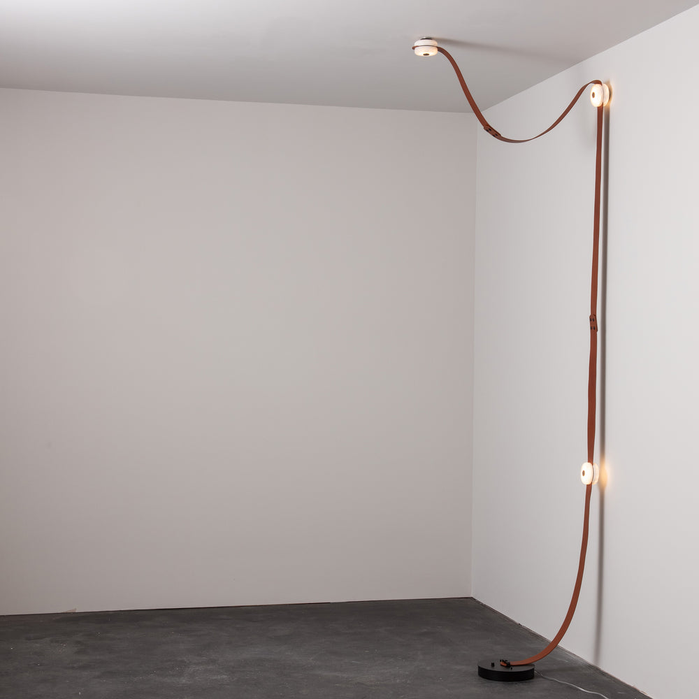 Snaps Floor-to-Ceiling Plug-in LED Lamp