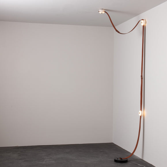 Snaps Floor-to-Ceiling Plug-in LED Lamp
