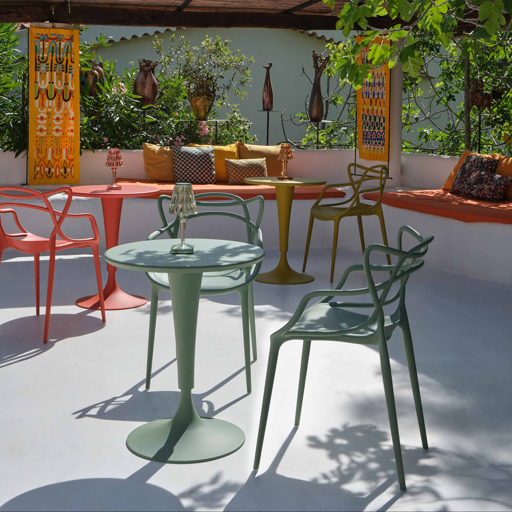 DR. NA Round Outdoor Bistro Table