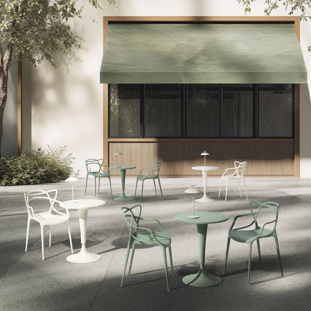 DR. NA Round Outdoor Bistro Table