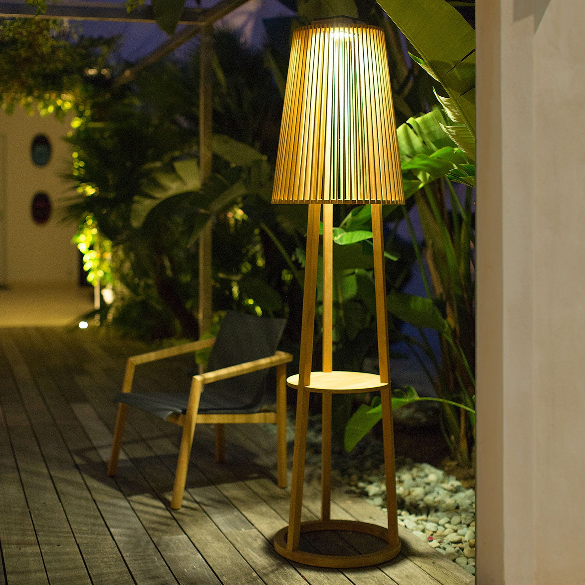 Les Jardins Palma Solar Outdoor Floor Lamp - 2Modern