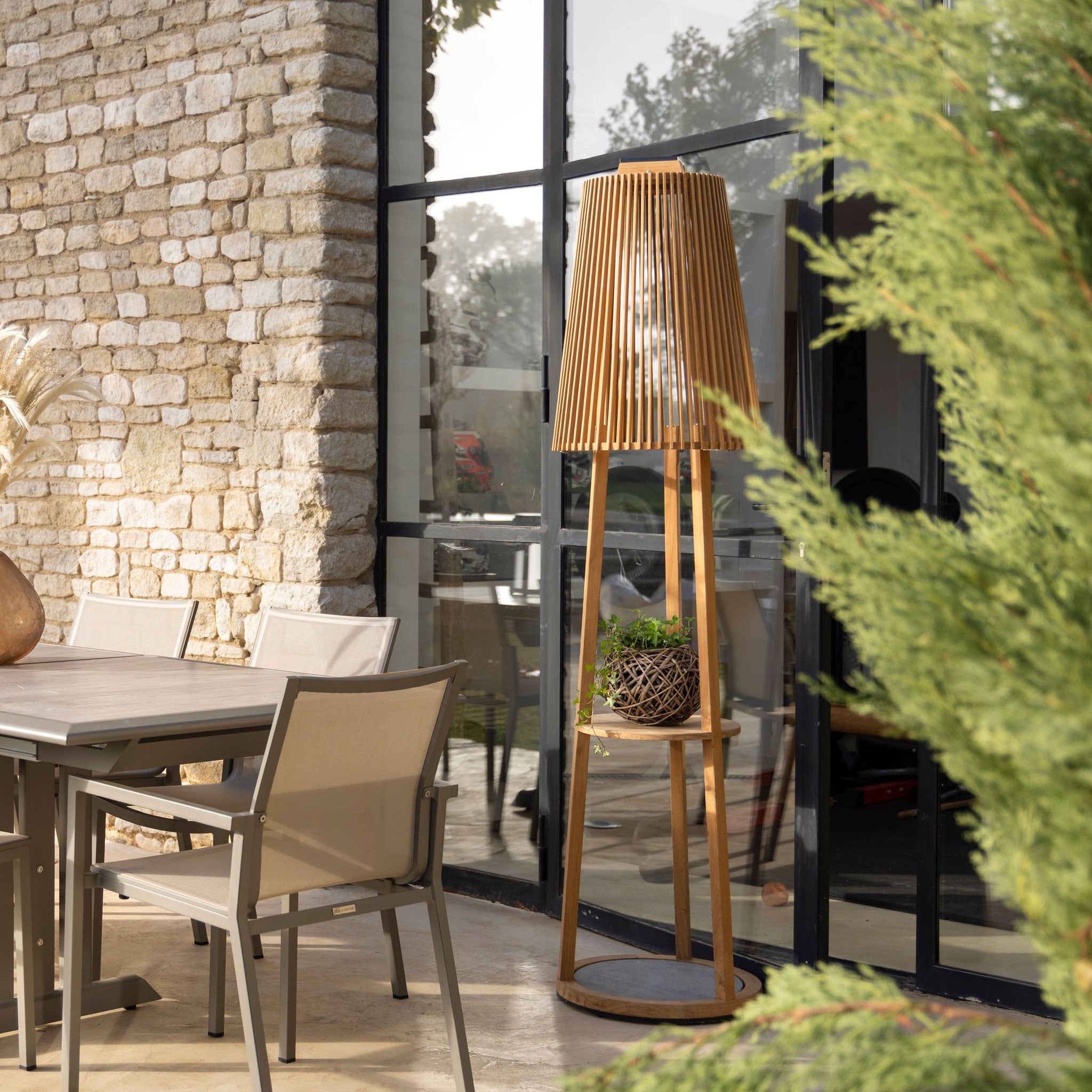 Les Jardins Palma Solar Outdoor Floor Lamp - 2Modern