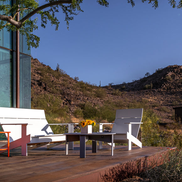 Lollygagger Round Outdoor Cocktail Table