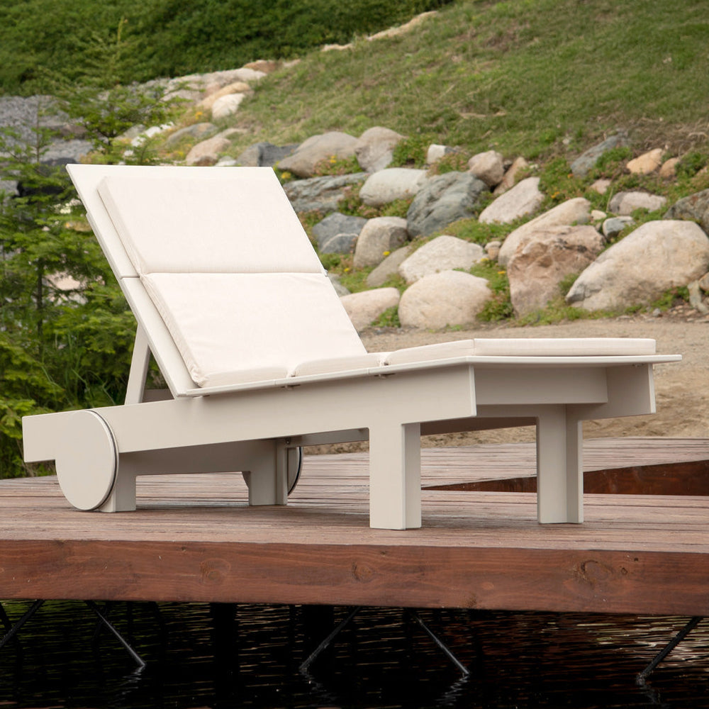 Tall Lollygagger Outdoor Chaise