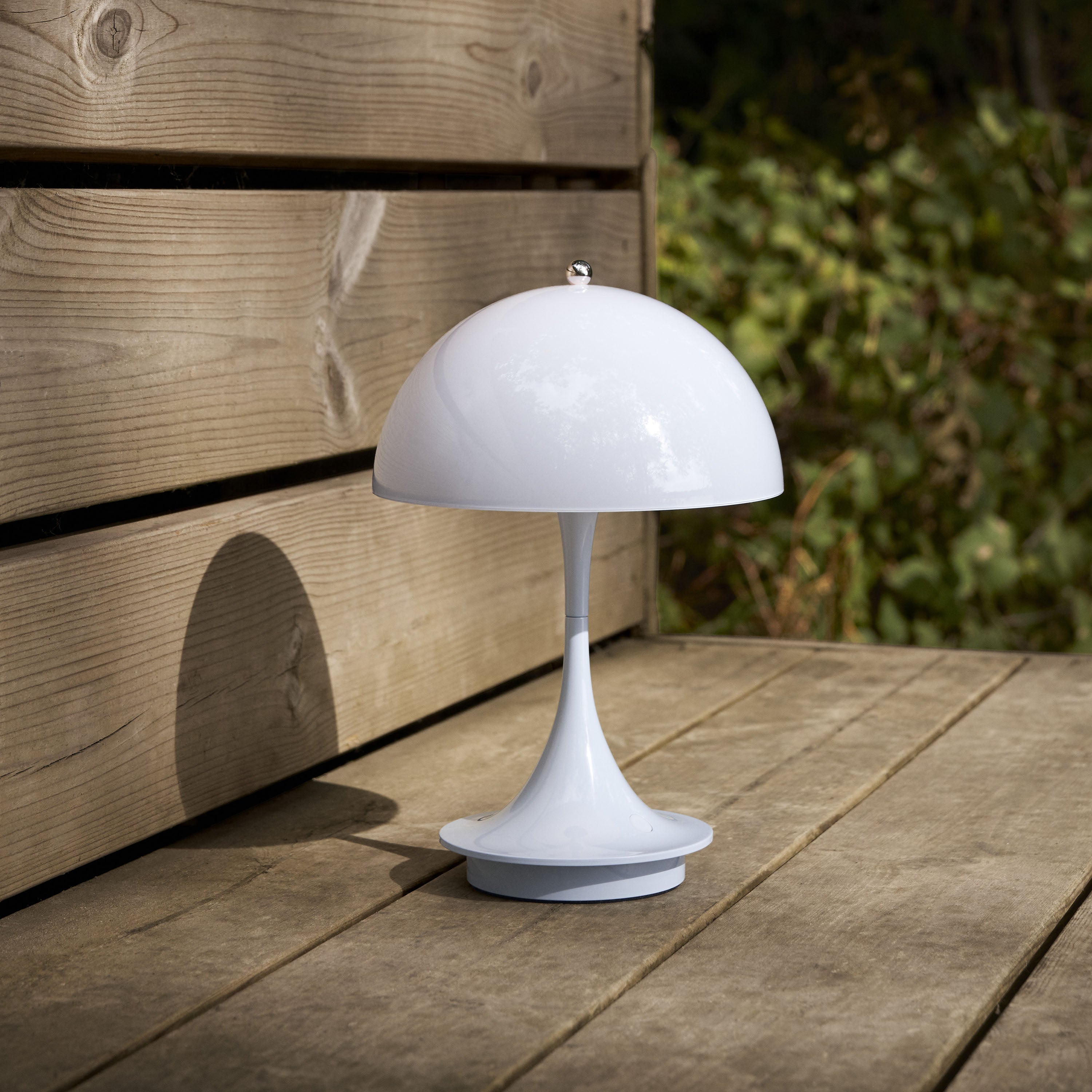 パンテラポータブル V2 Panthella Portable LED USB Table Lamp White Louis Poulsen Panthella Portable Table Lamp - 2Modern