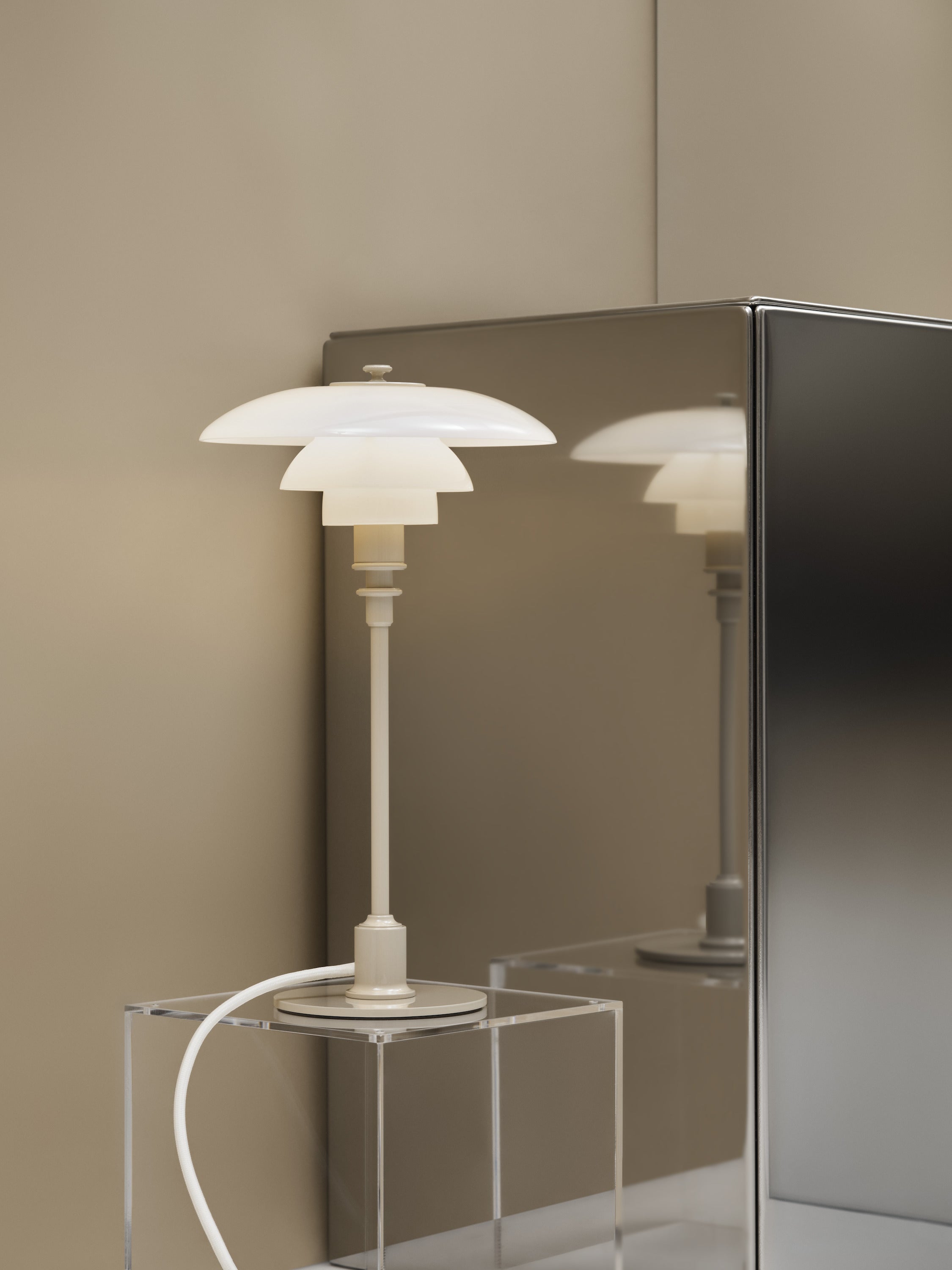 Louis Poulsen PH 2/1 Table Lamp - 2Modern