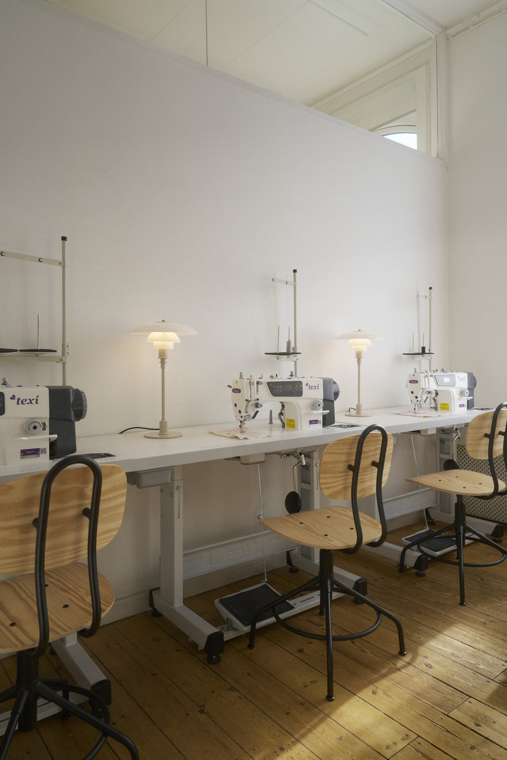 PH 3/2 Glass Table Lamp
