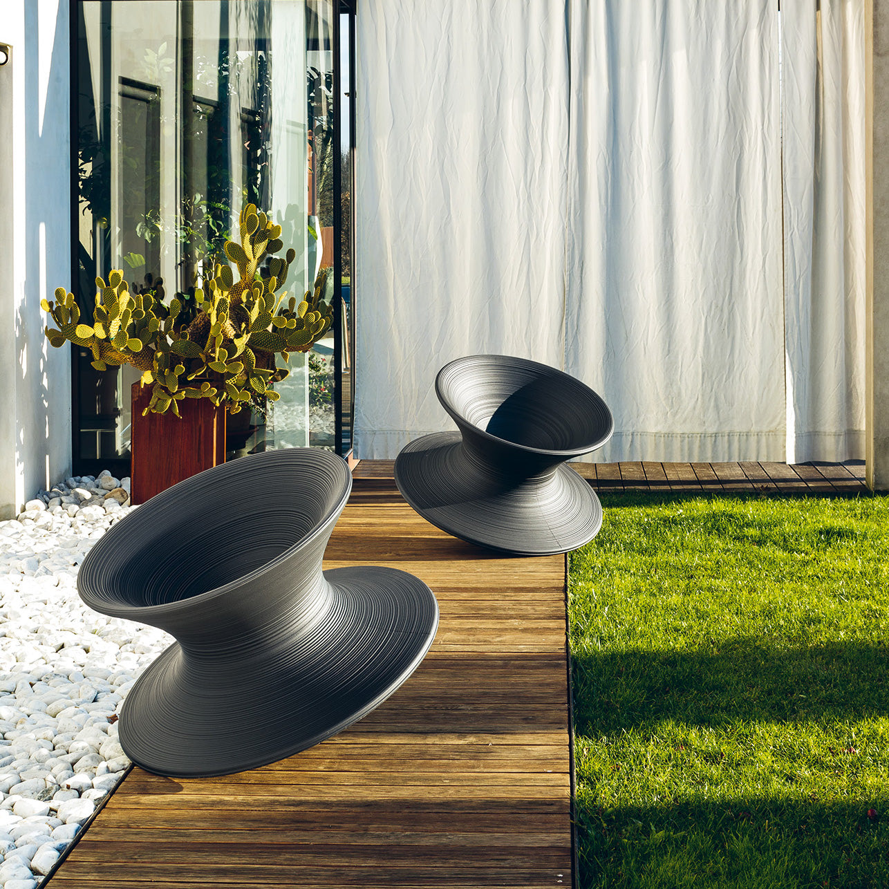 Magis Spun Outdoor Rotating Chair - 2Modern