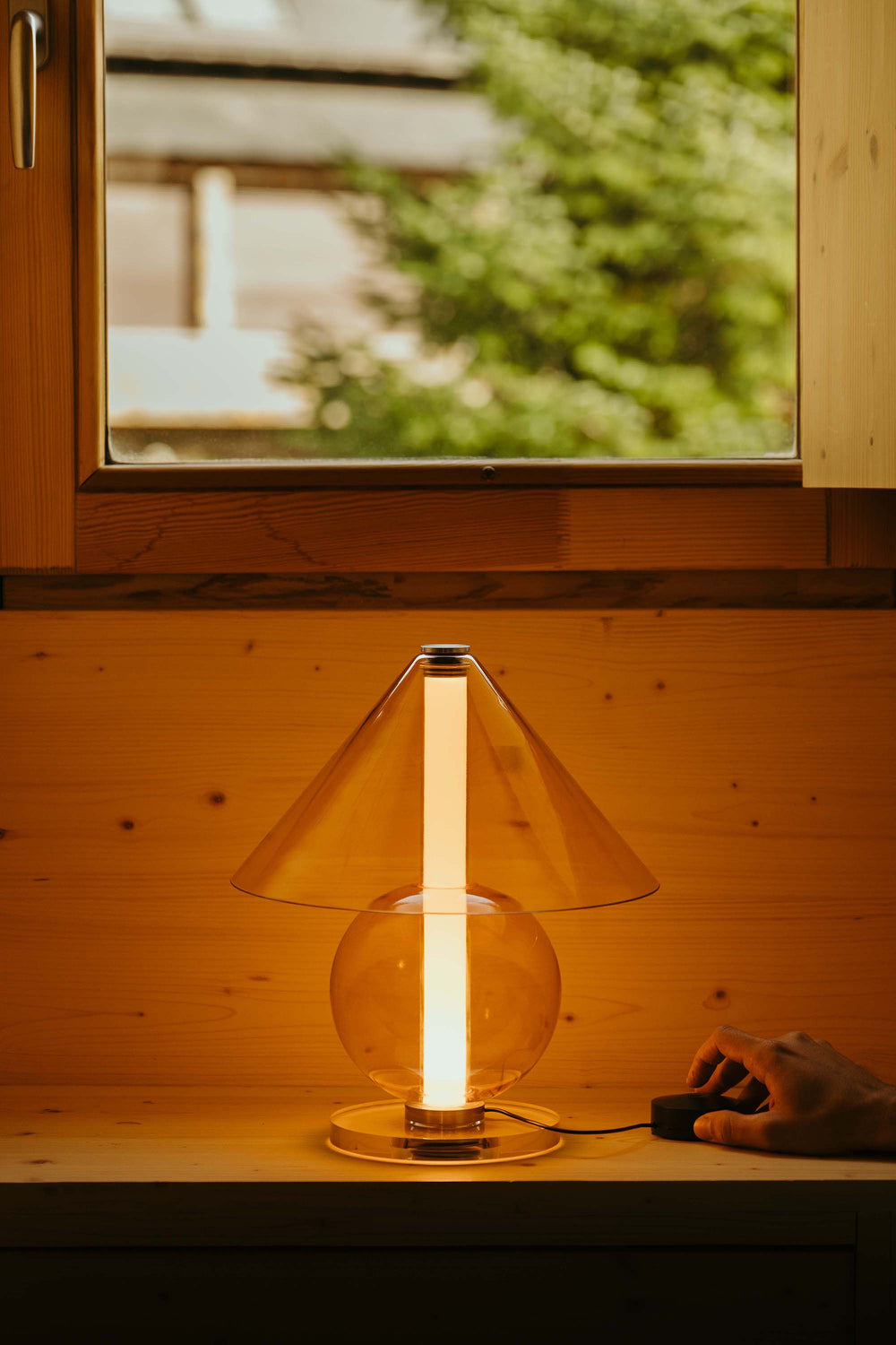 Fragile LED Table Lamp