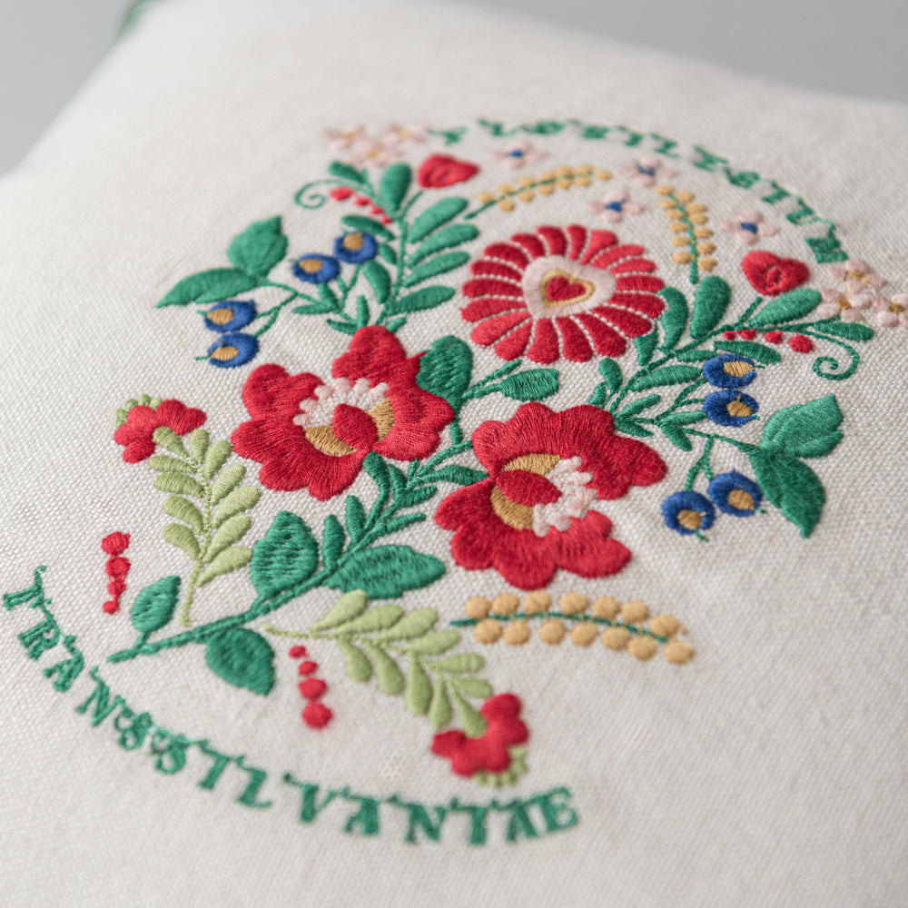 Transsilvaniae Florilegium Pillow